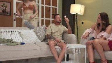 MOMMY4K. Distracted Boyfriend Snapping