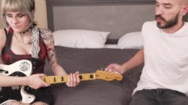 Bandmates hook up during rehearsal