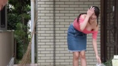 Azumi Nakama and her Helpful Neighbor