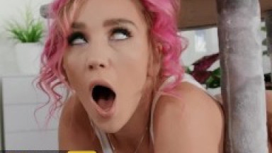 Brazzers - Big tit Kendra Sunderland gets stuck and needs some help from Zac Wild