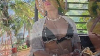 A STRANGER on the beach fucks me