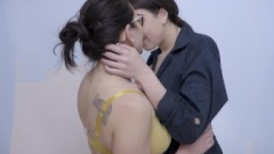 Lesbian brunettes love pussy licking and rimjobs