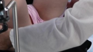 Wendy Wonder embarrassed at the gynecologist