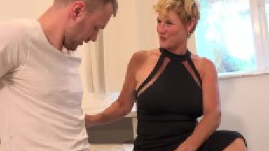 Aunt Judy's XXX - Busty Mature Cougar Ms. Molly Sucks Off her Son's Friend & gets a Facial