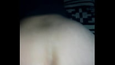 Momentos &iacute;ntimos con mi chica: acci&oacute;n de perrito en la cama