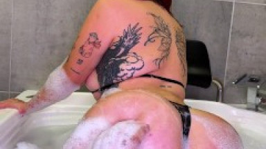 Wet jacuzzi date with the beautiful big ass and busty Colombian Devil Khloee - Brian Evansx