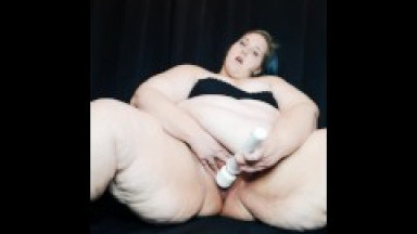 Ssbbw playing with toys and having multiple orgasams [CLIP]