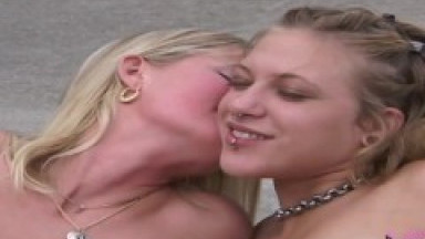 Bend Over Babes At Nudes A Poppin